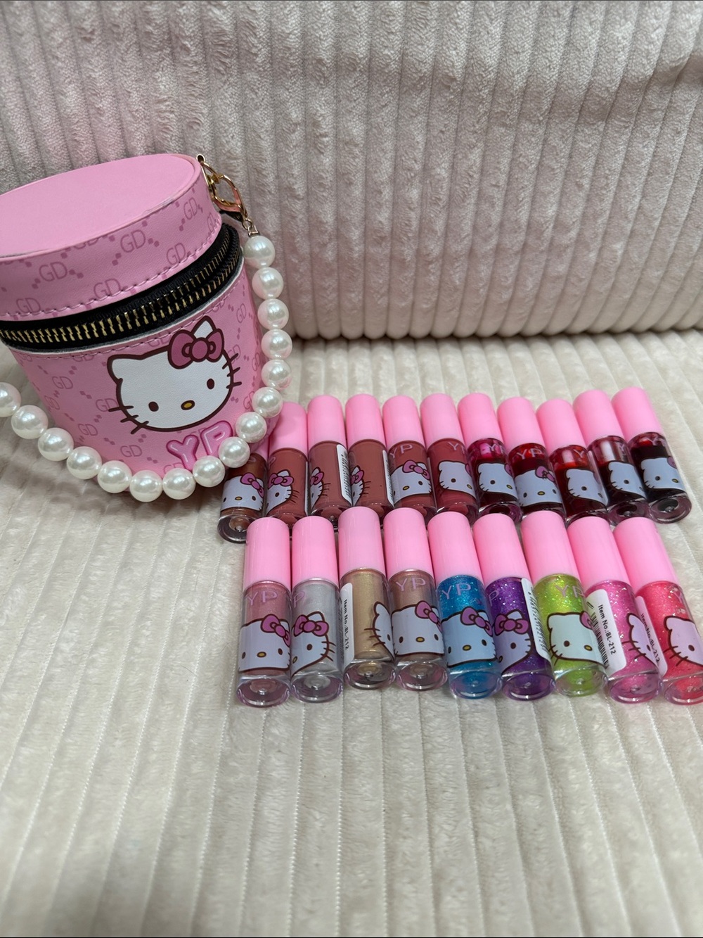 Hello Kitty Pink Pearl-Handle Cosmetic Case with 20 Asst. Mini  Lip Glosses. New